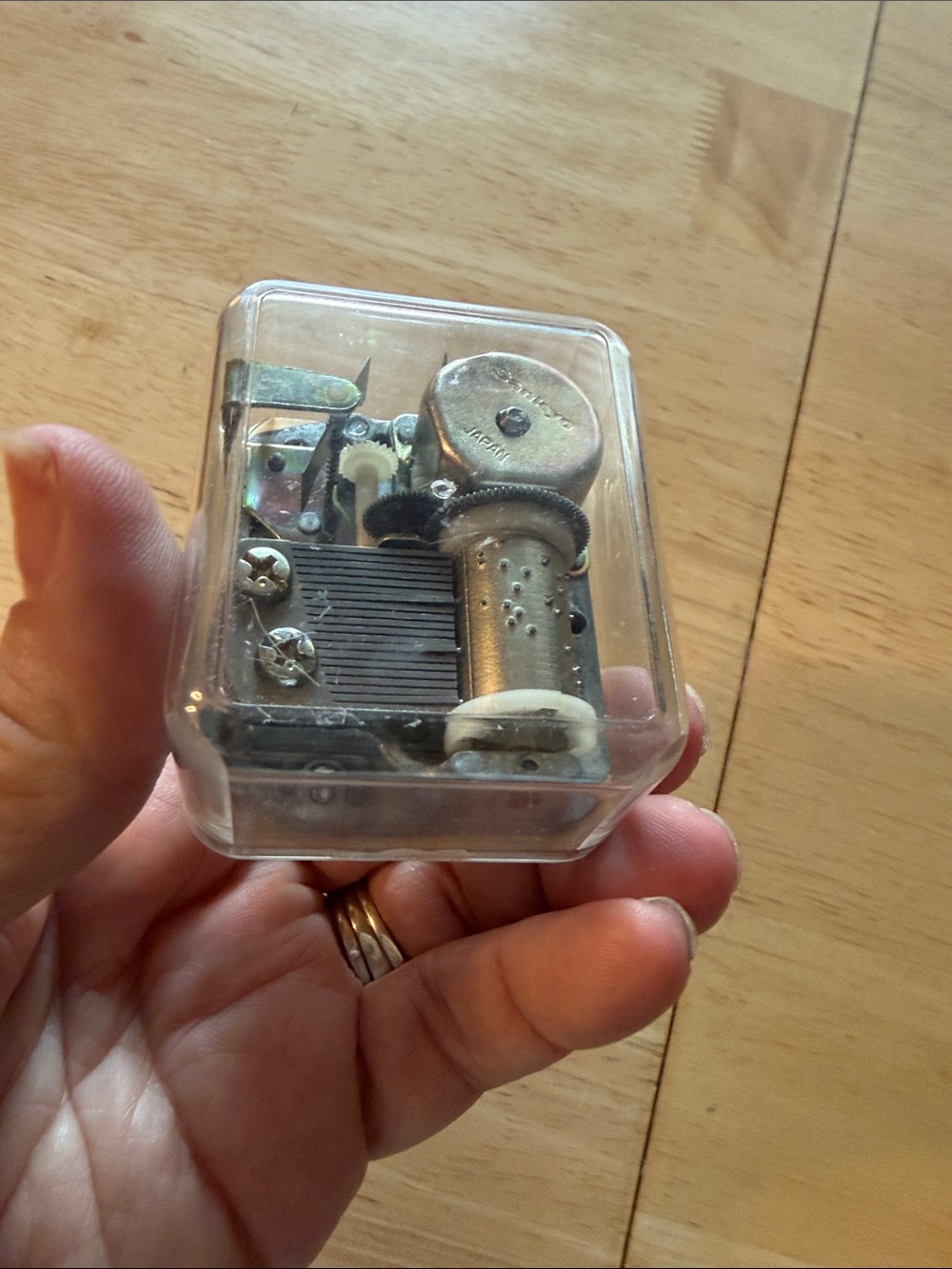 Wind-up Music Box in Clear Plastic Case - Wedding March